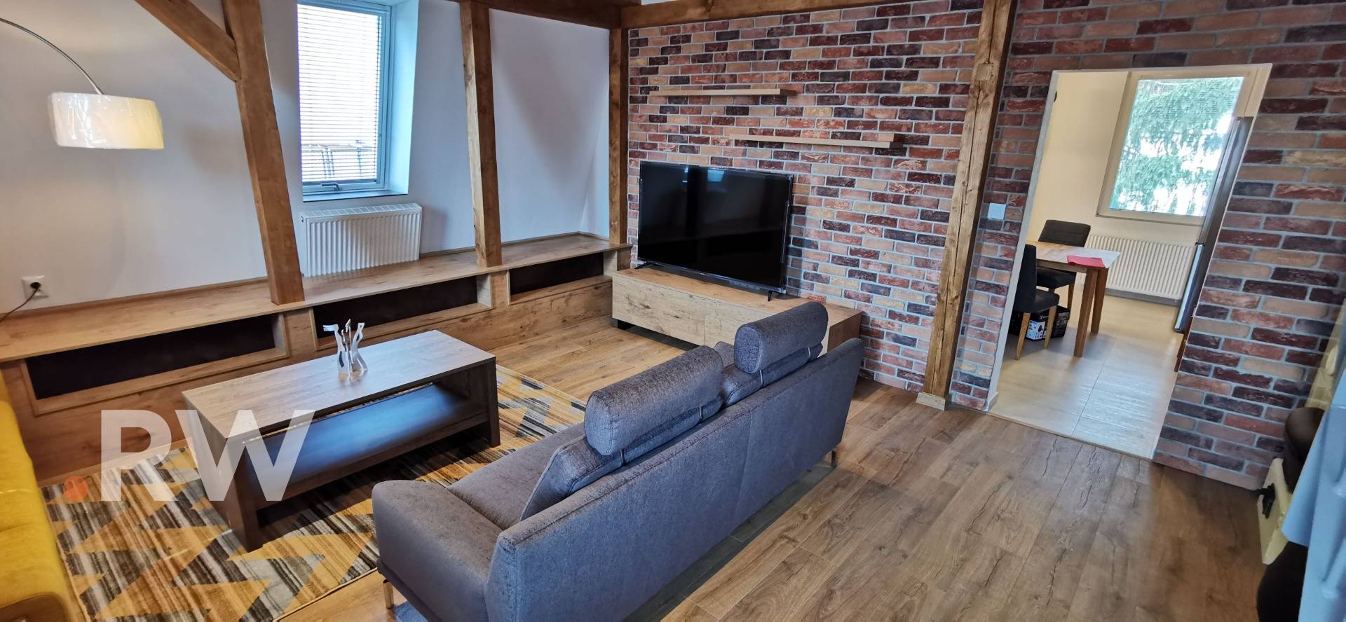 Obývačka + stôl.jpg